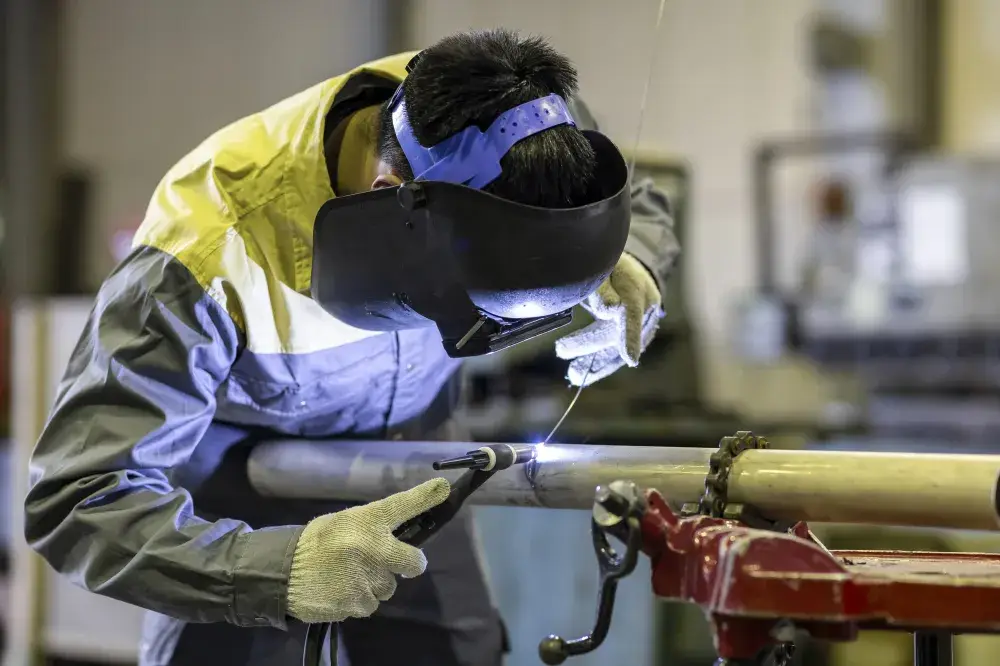 製作物に欠かせない溶接作業です。