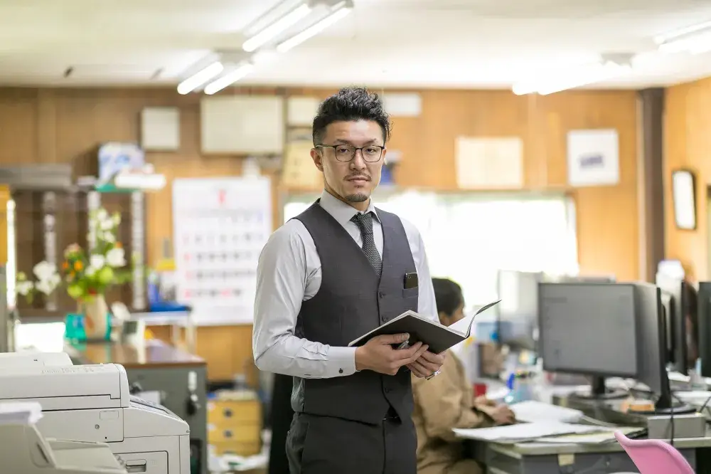 現場を仕切る熟練社員です。